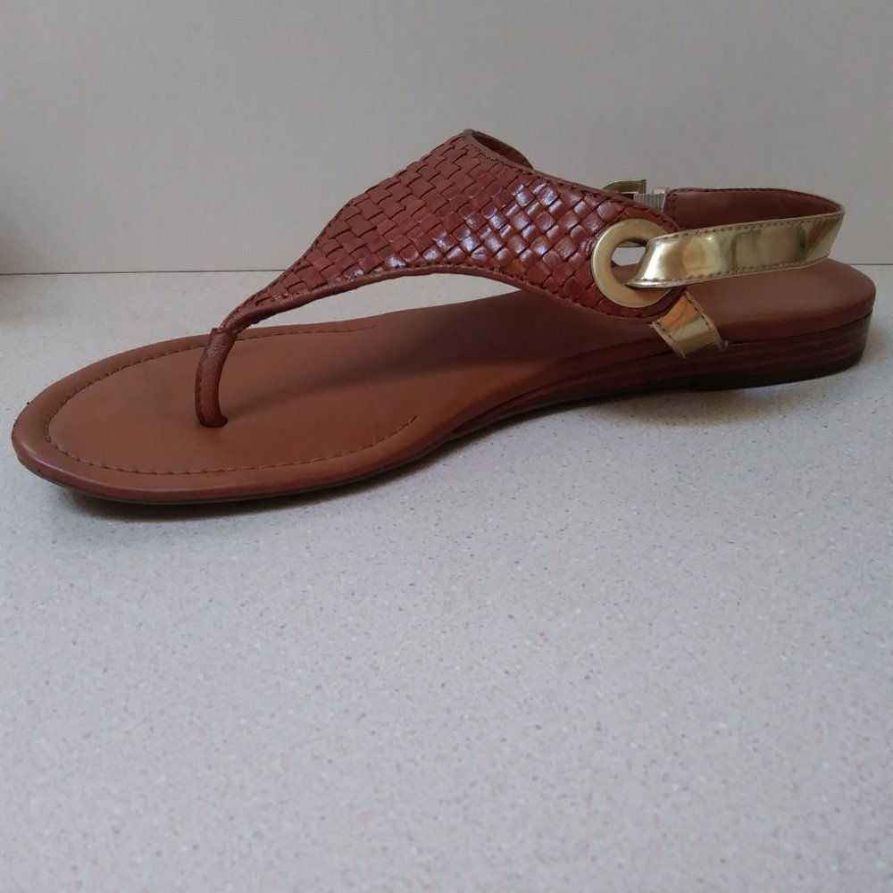 Franco Sarto 8.5M Brown Gold Leather Thong Flat Sandal Slingback Woven Comfy